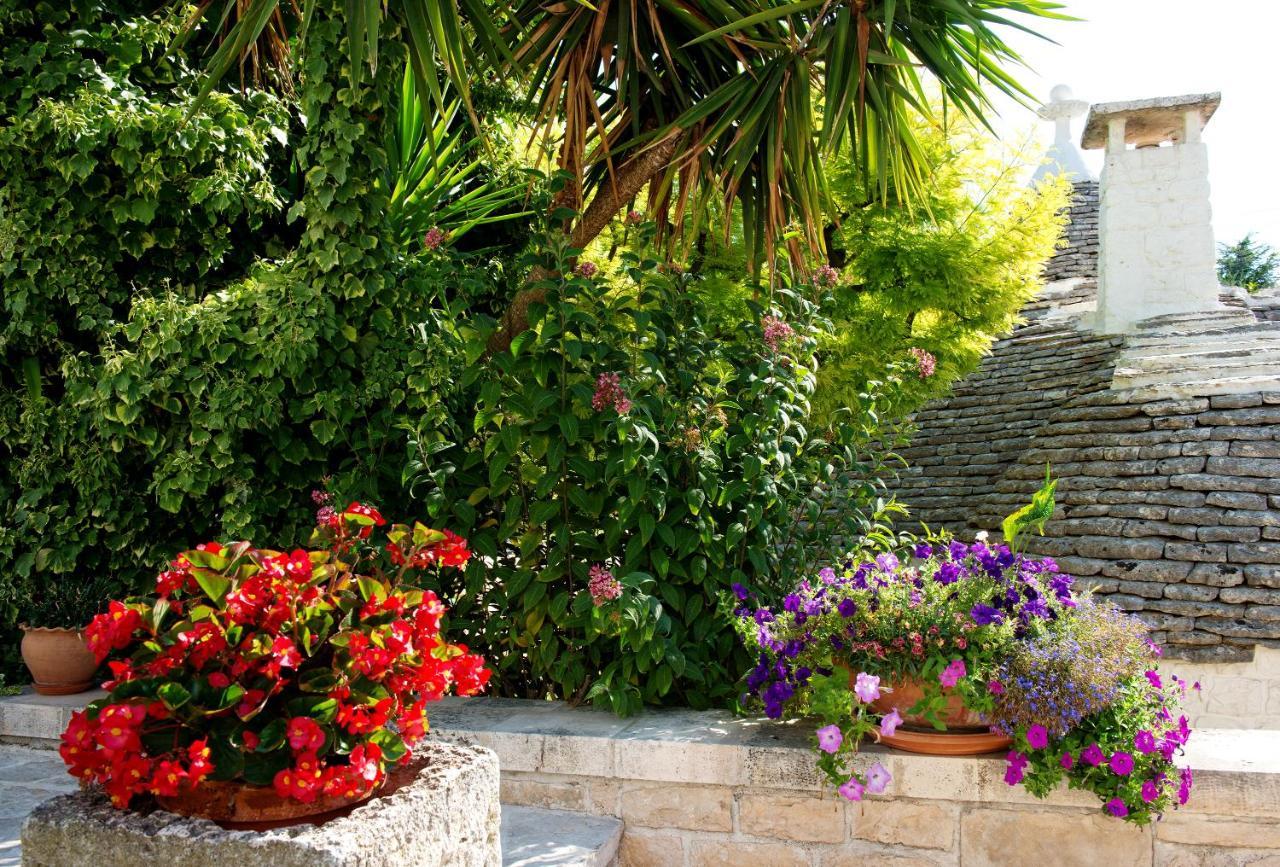 Trullo Giardino Fiorito Bed & Breakfast Alberobello Exterior photo