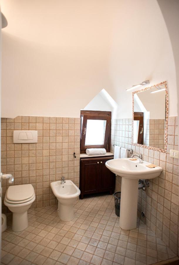 Trullo Giardino Fiorito Bed & Breakfast Alberobello Exterior photo