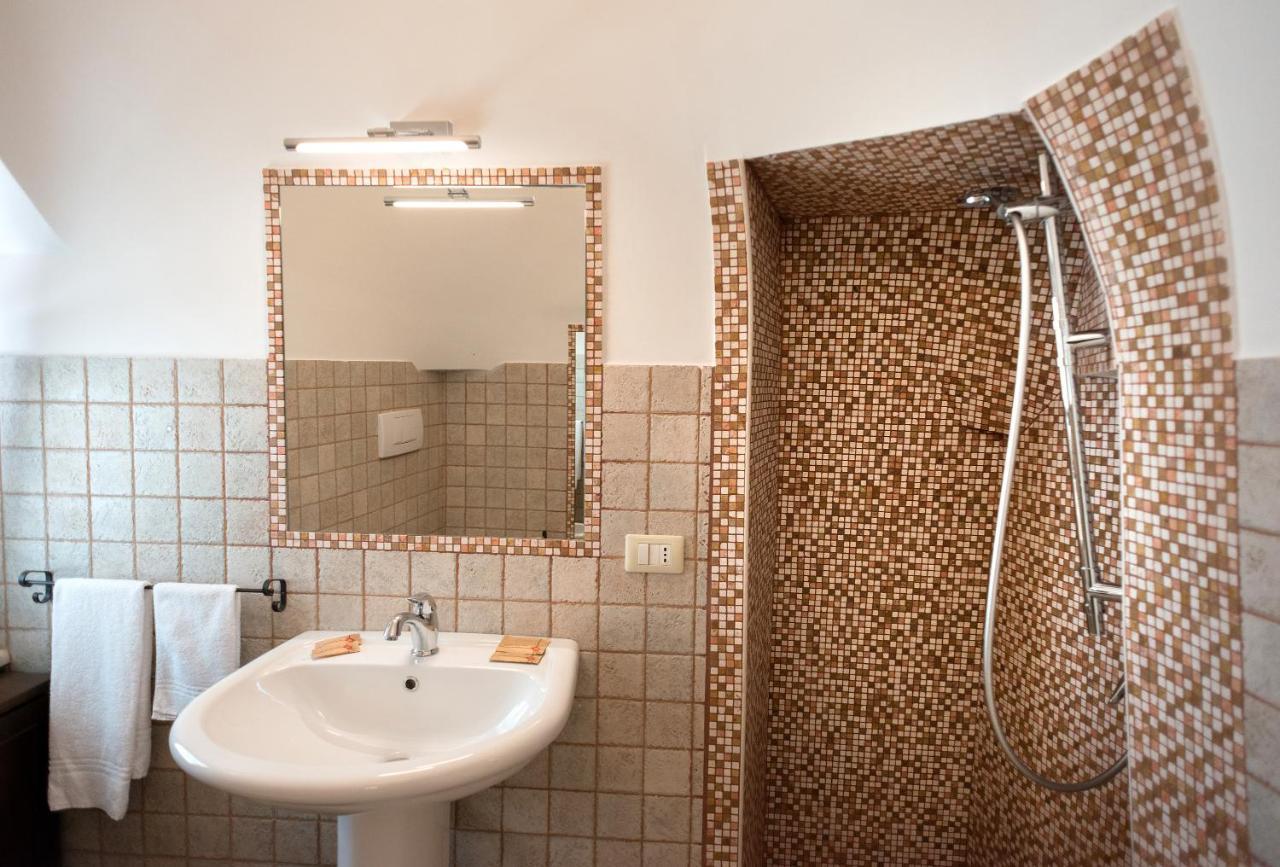 Trullo Giardino Fiorito Bed & Breakfast Alberobello Exterior photo
