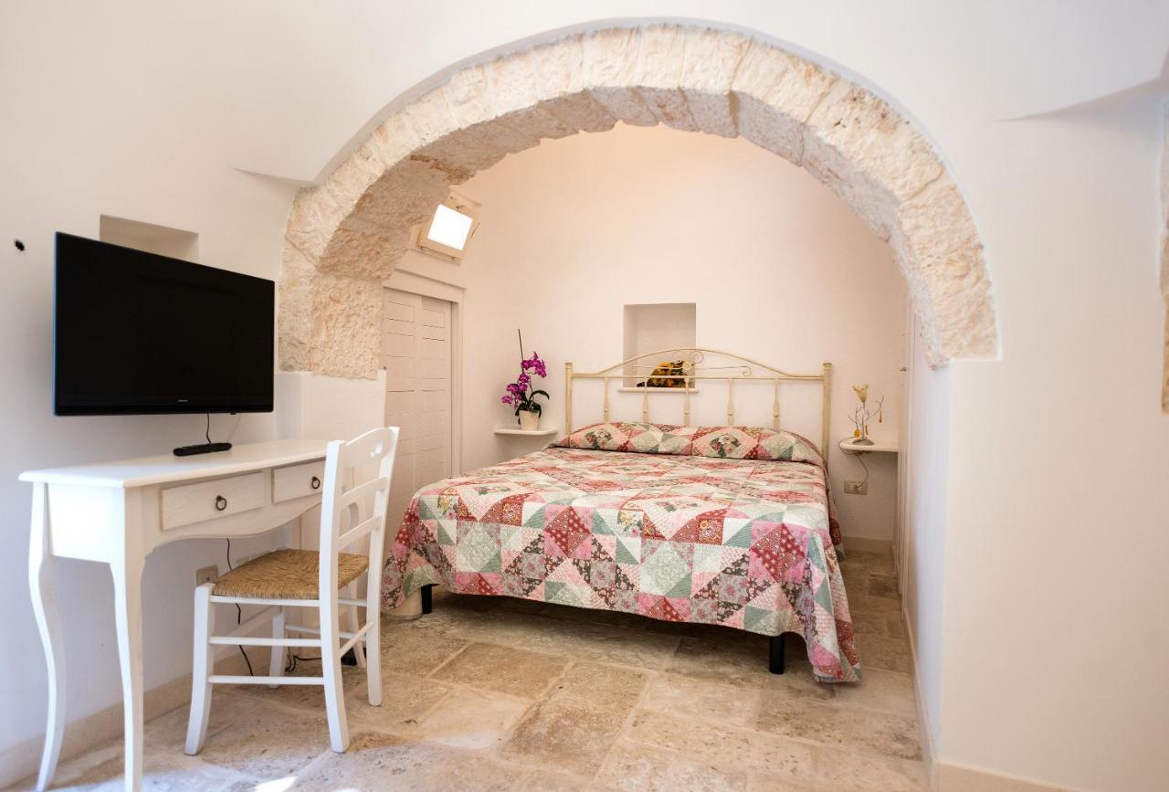 Trullo Giardino Fiorito Bed & Breakfast Alberobello Exterior photo
