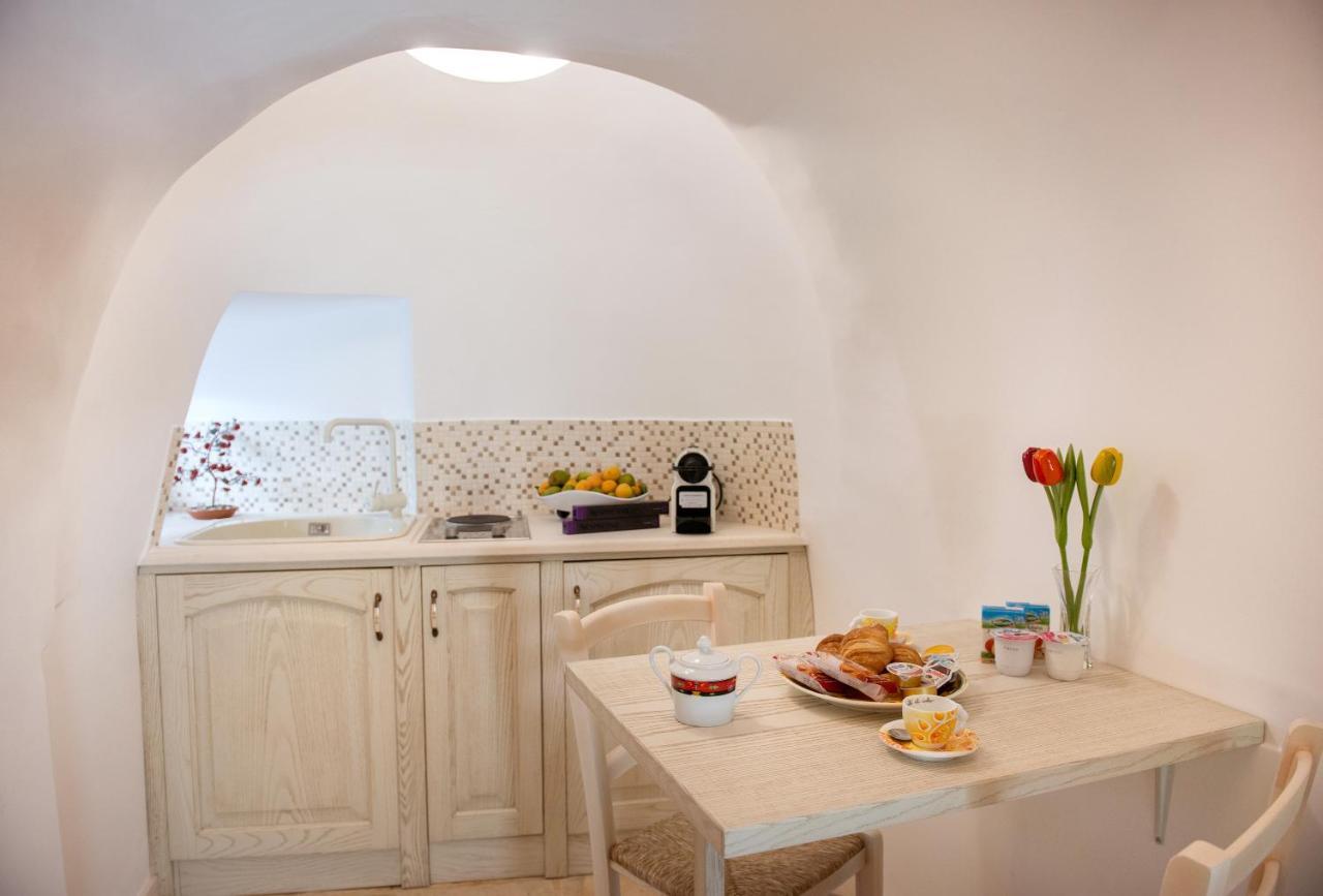 Trullo Giardino Fiorito Bed & Breakfast Alberobello Exterior photo