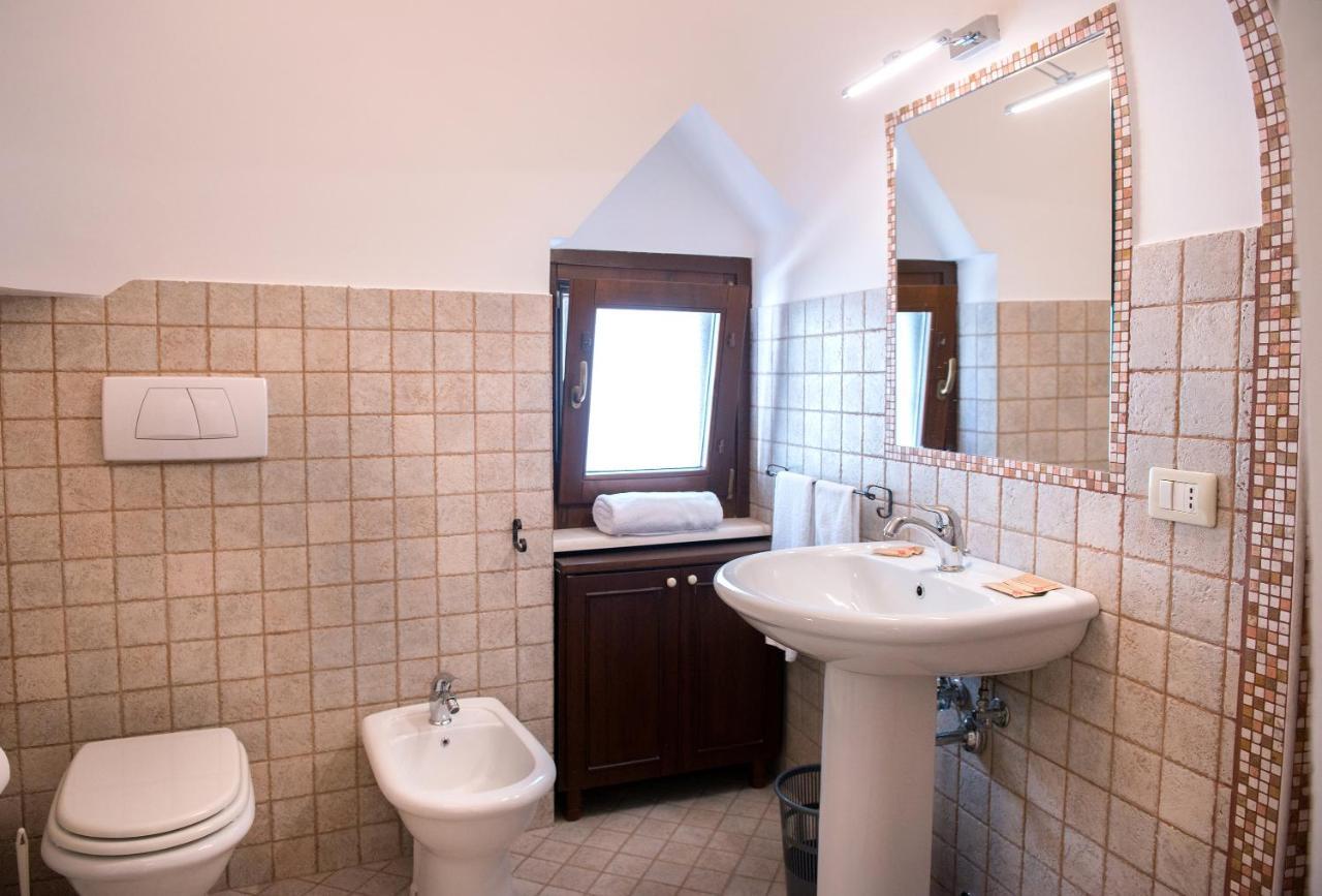 Trullo Giardino Fiorito Bed & Breakfast Alberobello Exterior photo