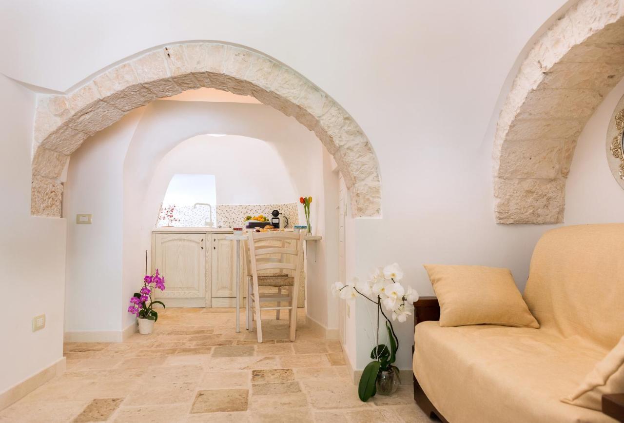 Trullo Giardino Fiorito Bed & Breakfast Alberobello Exterior photo