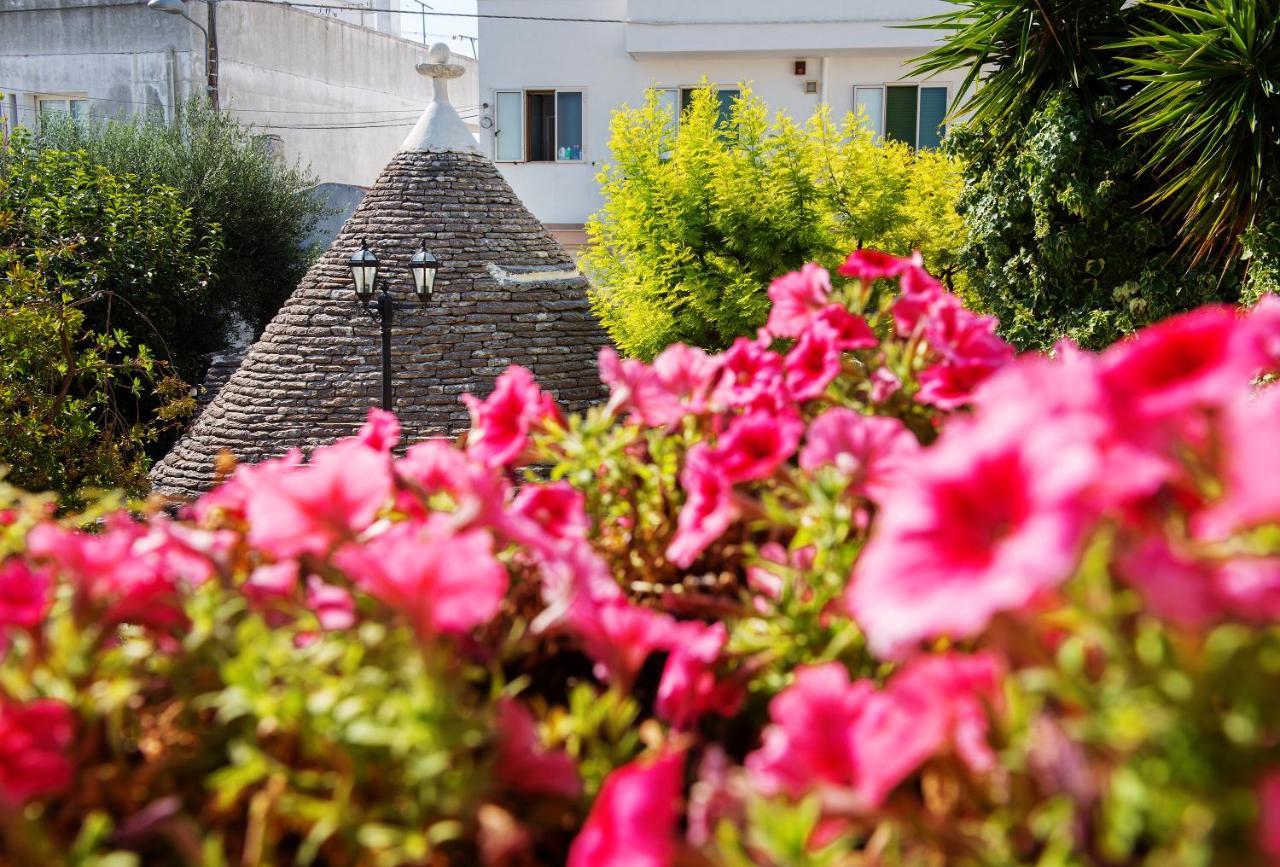 Trullo Giardino Fiorito Bed & Breakfast Alberobello Exterior photo